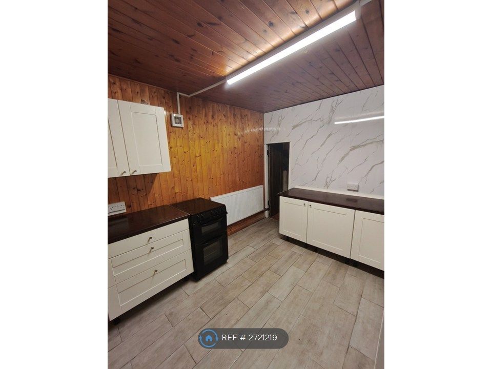 Property photo 2 of 16 Kitchen (2)