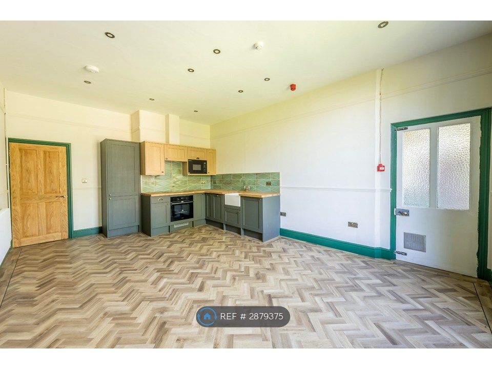 Property photo 3 of 15 Kitchen / Living