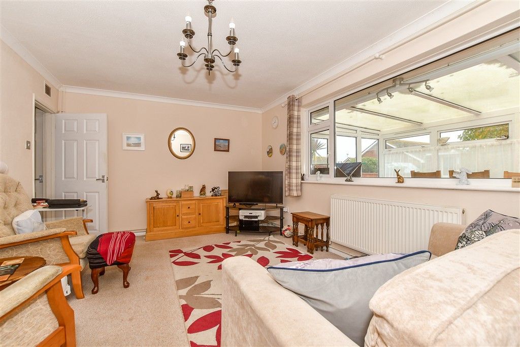 Property photo 3 of 9 Lounge