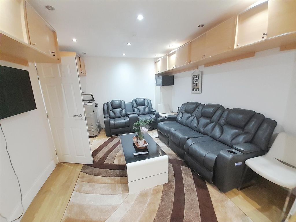 Property photo 3 of 14 4