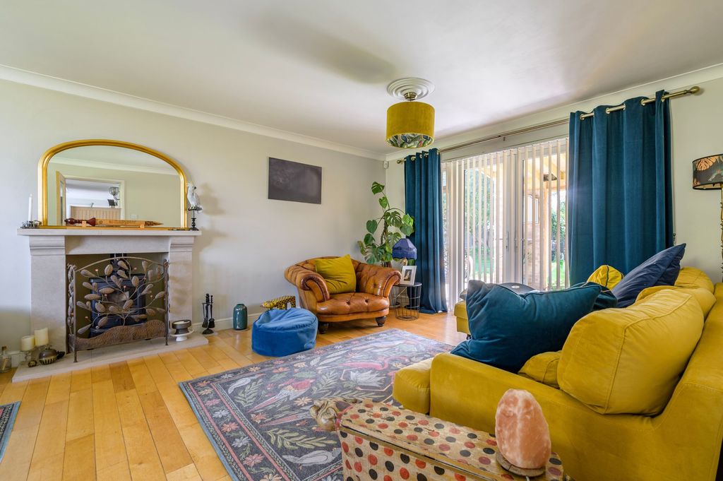 Property photo 2 of 23