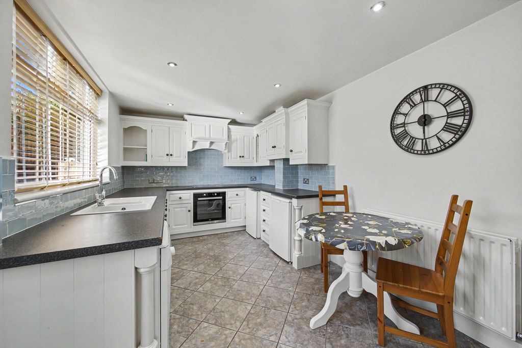 Property photo 3 of 26 Kitchen