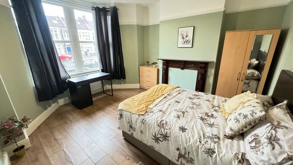Property photo 2 of 12