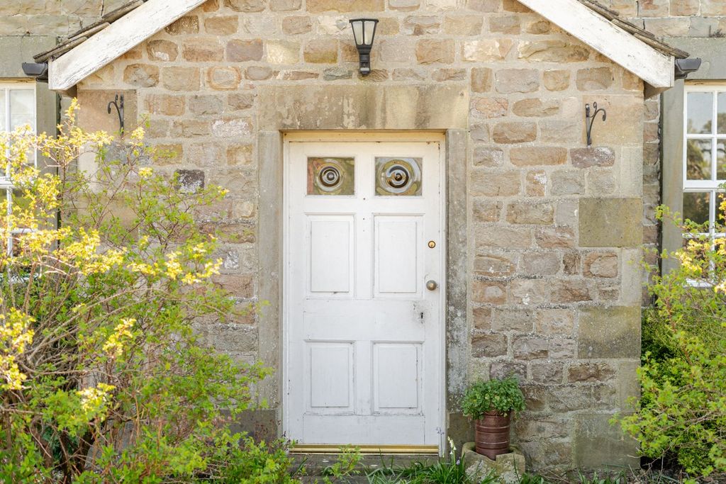 Property photo 2 of 27