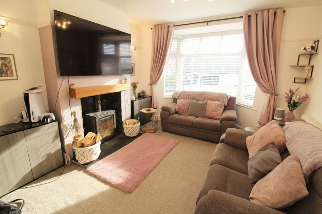 Property photo 2 of 31