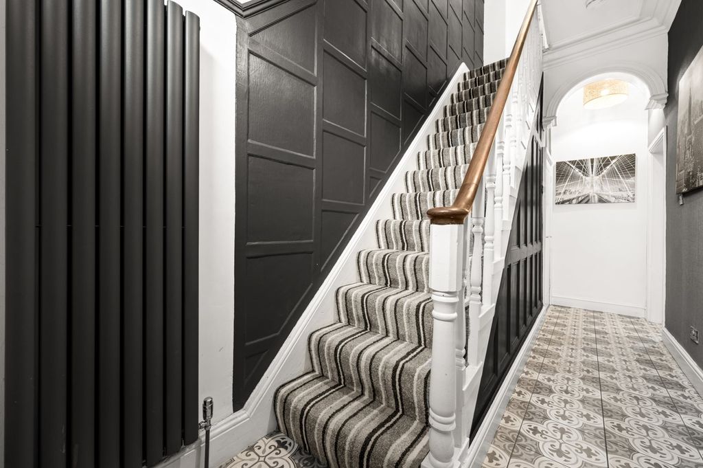 Property photo 2 of 44