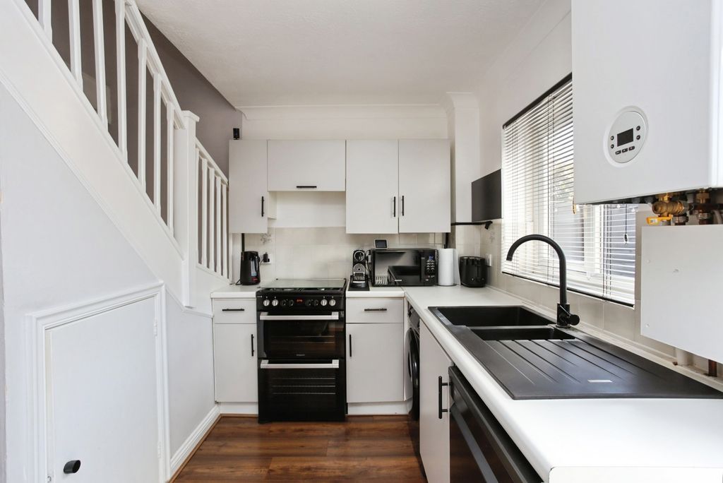 Property photo 3 of 18 Pbox-Img.Jpg