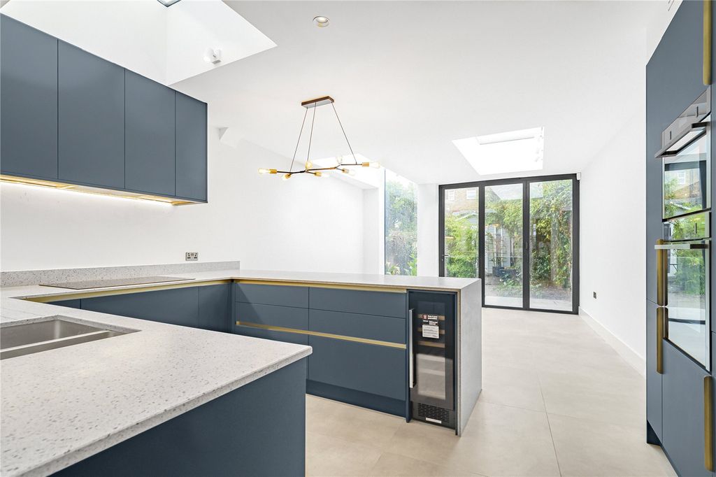 Property photo 1 of 17 Kitchen