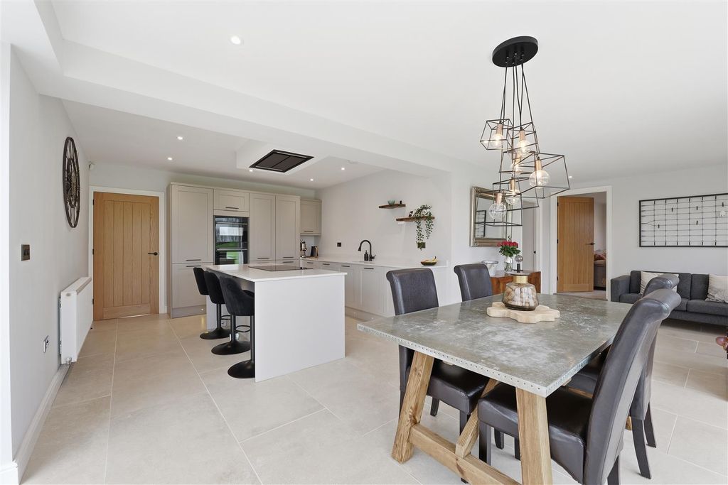 Property photo 2 of 39 2