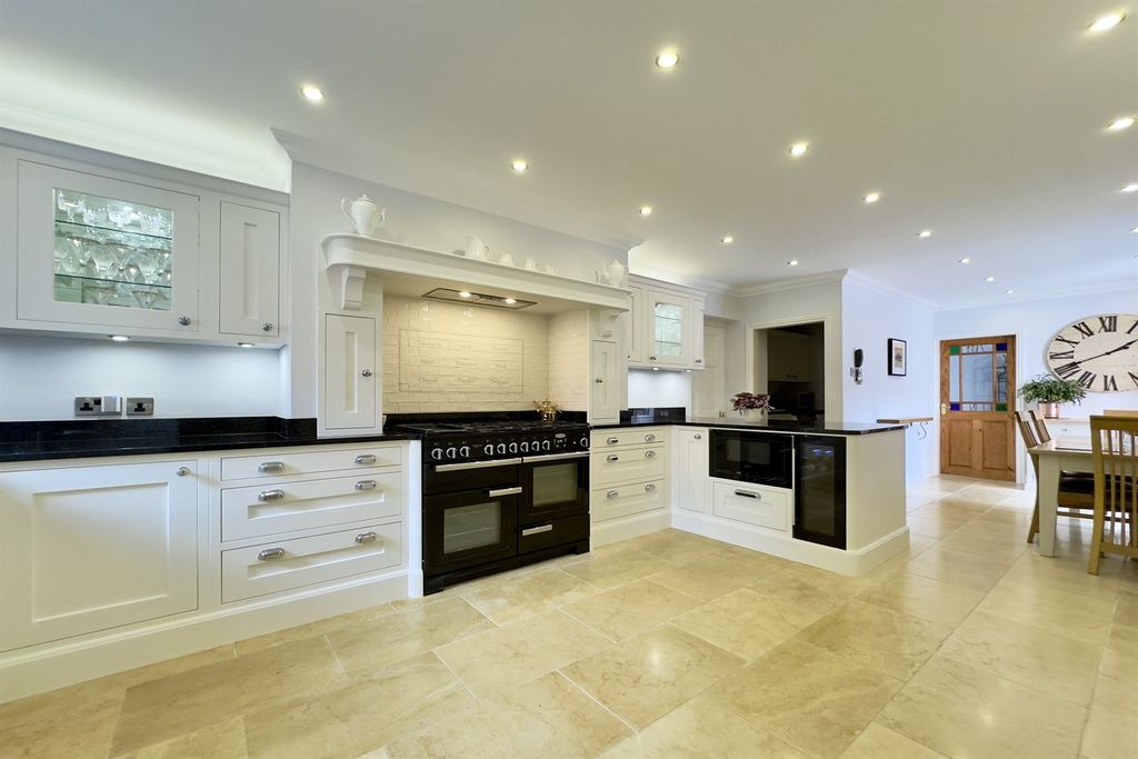 Property photo 3 of 26 Dining Kitchen