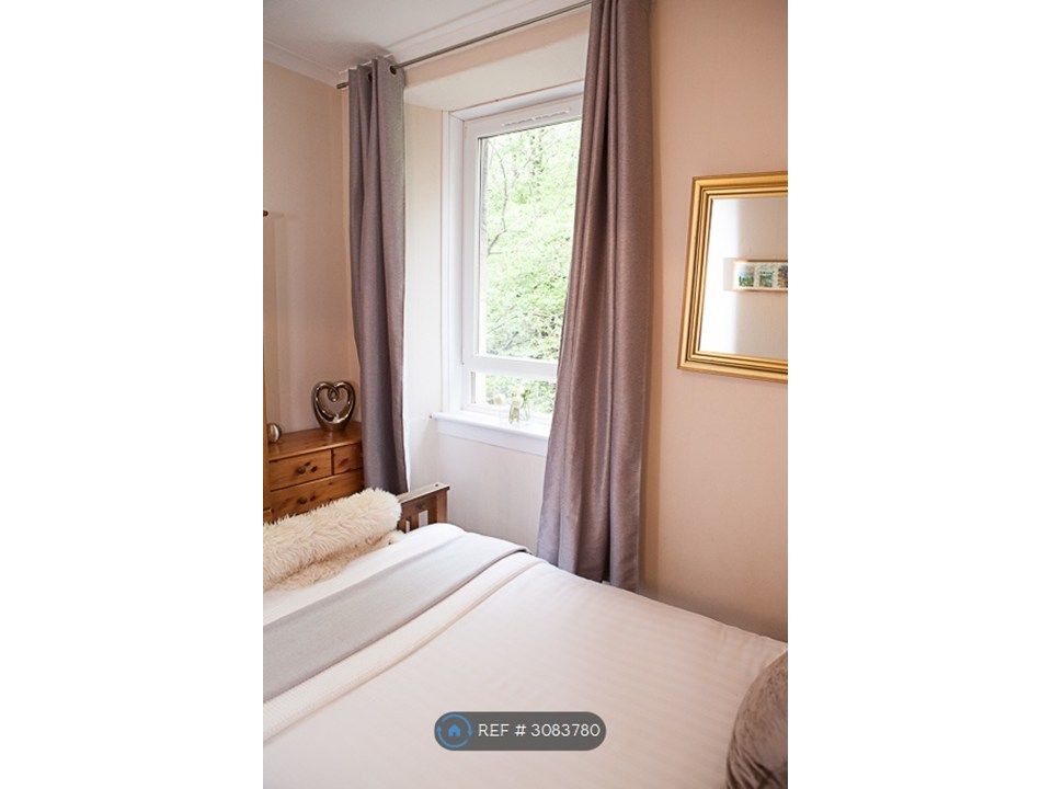 Property photo 2 of 7 Double Bedroom