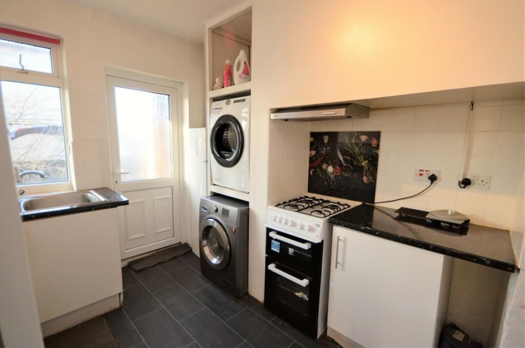 Property photo 2 of 5 Kitchen