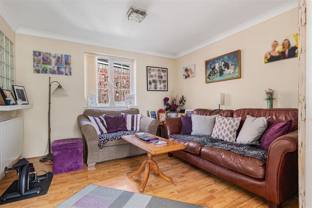 Property photo 3 of 17 15_94975.Jpg