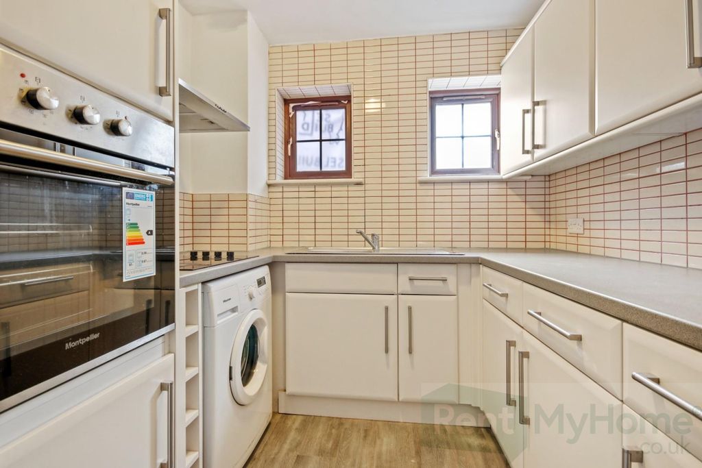 Property photo 1 of 10 B393E07E-c97B-448F-Bb26-71743E356273Ames360 - 40 Athol Square, London, E14 0Np12.Jpg