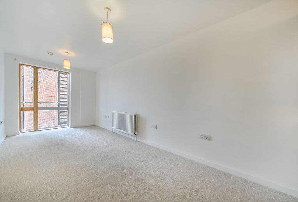 Property photo 3 of 8 1471069-5-6A1d82E...