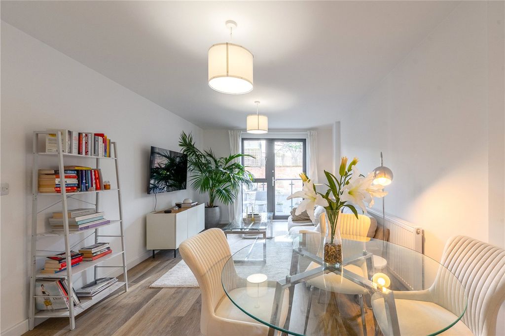 Property photo 1 of 27 Picture No. 15