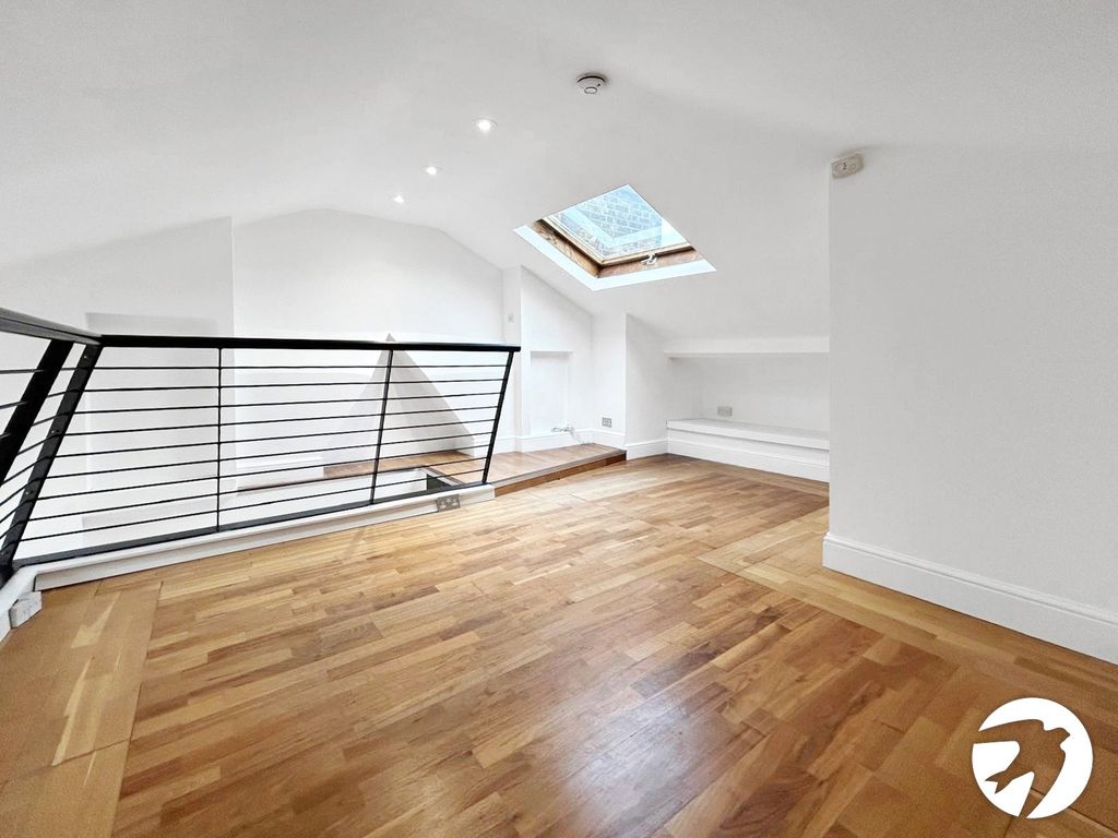 Property photo 3 of 11 Mezzanine