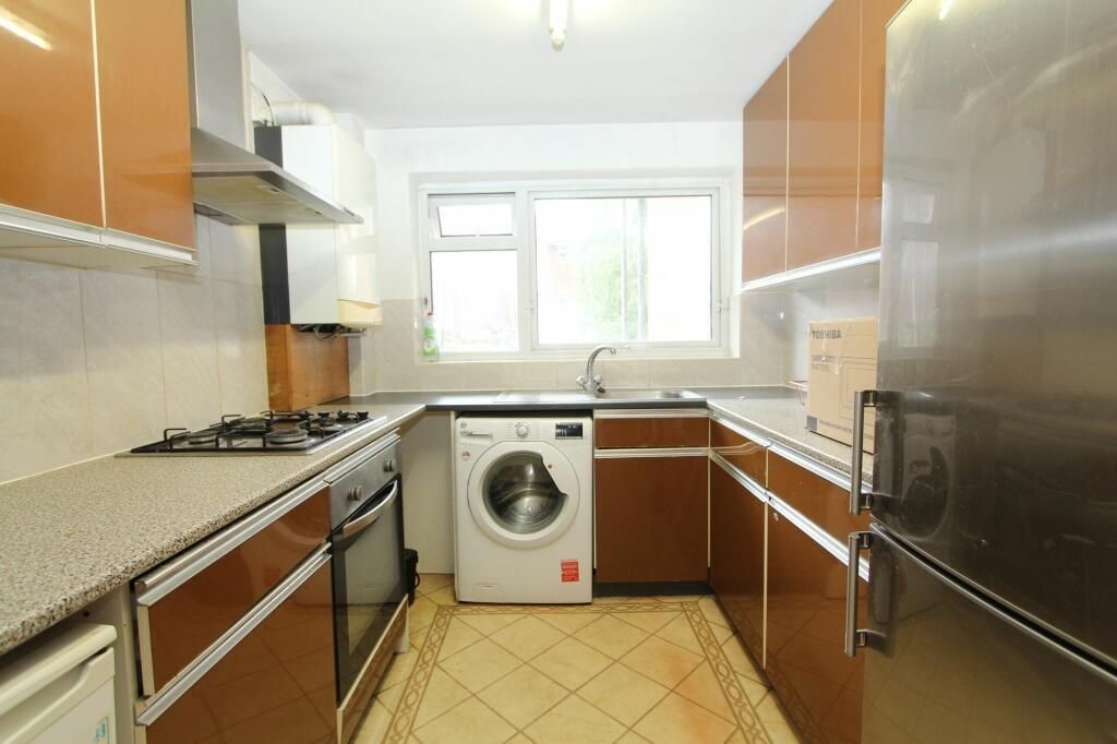 Property photo 3 of 7 Kitchen