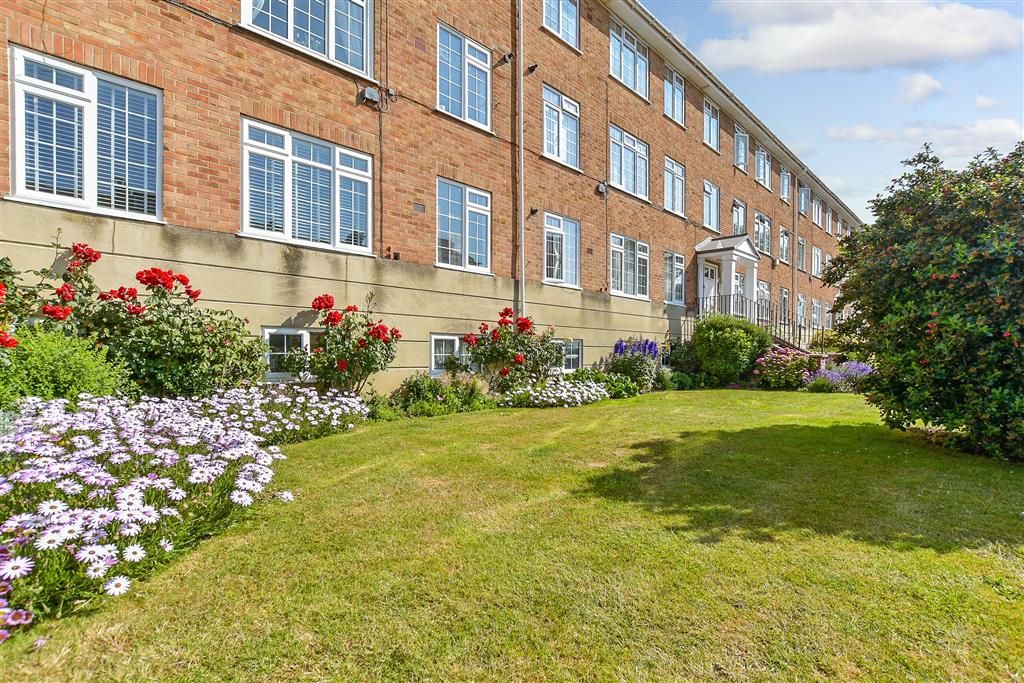 Property photo 1 of 14 Communal Gardens