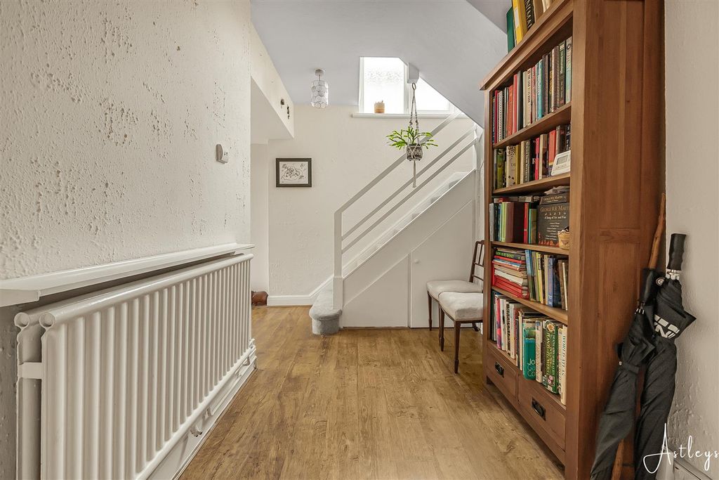 Property photo 3 of 32 Hallway