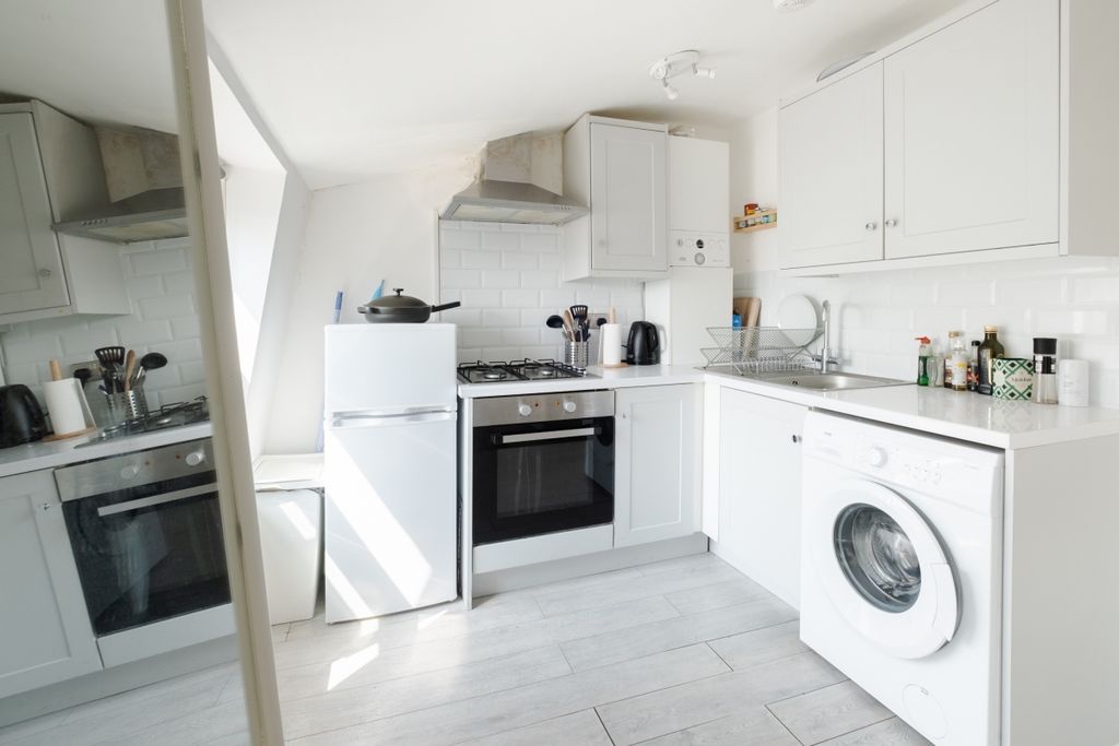 Property photo 3 of 12 Amhurst Road