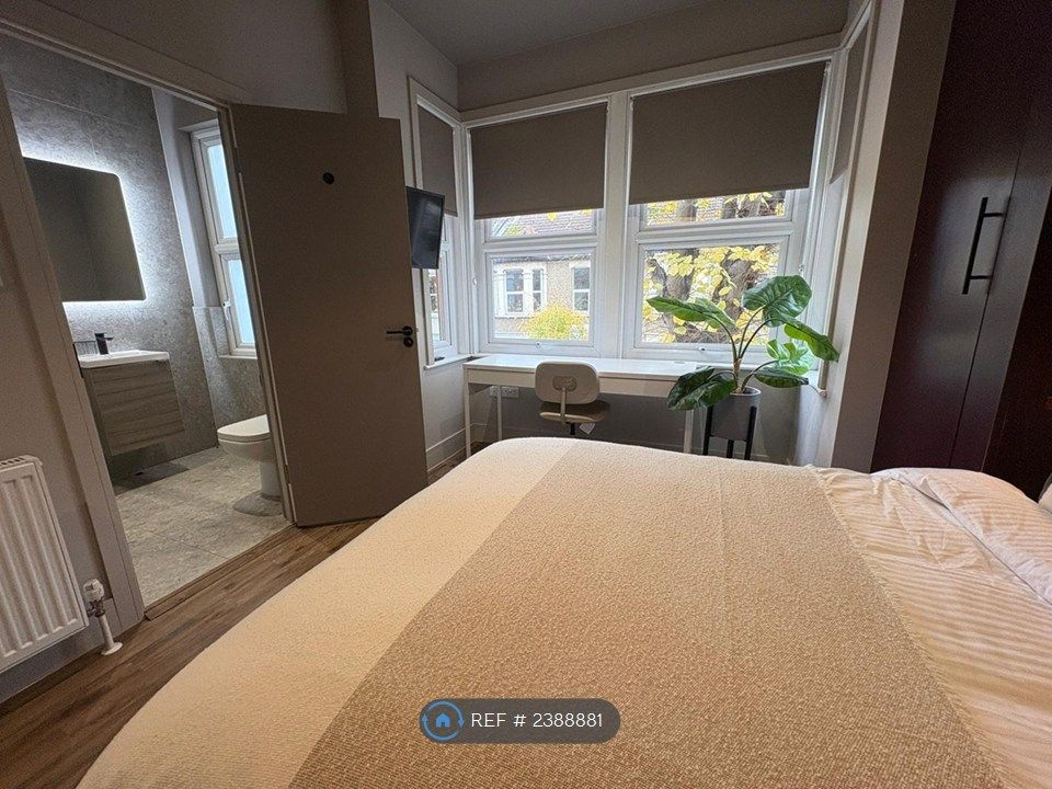 Property photo 1 of 16 Room7