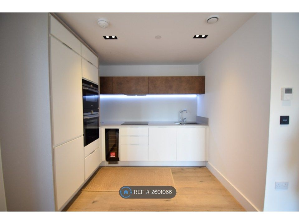 Property photo 3 of 9 Fully Fitted Kitchen