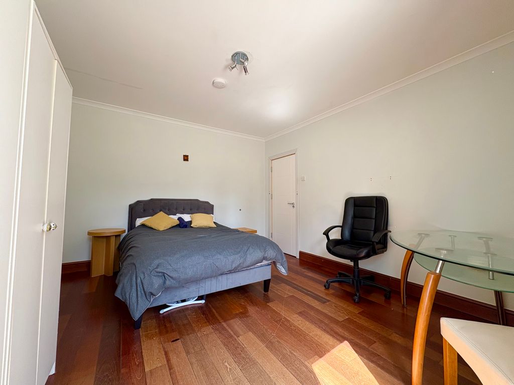 Property photo 3 of 5