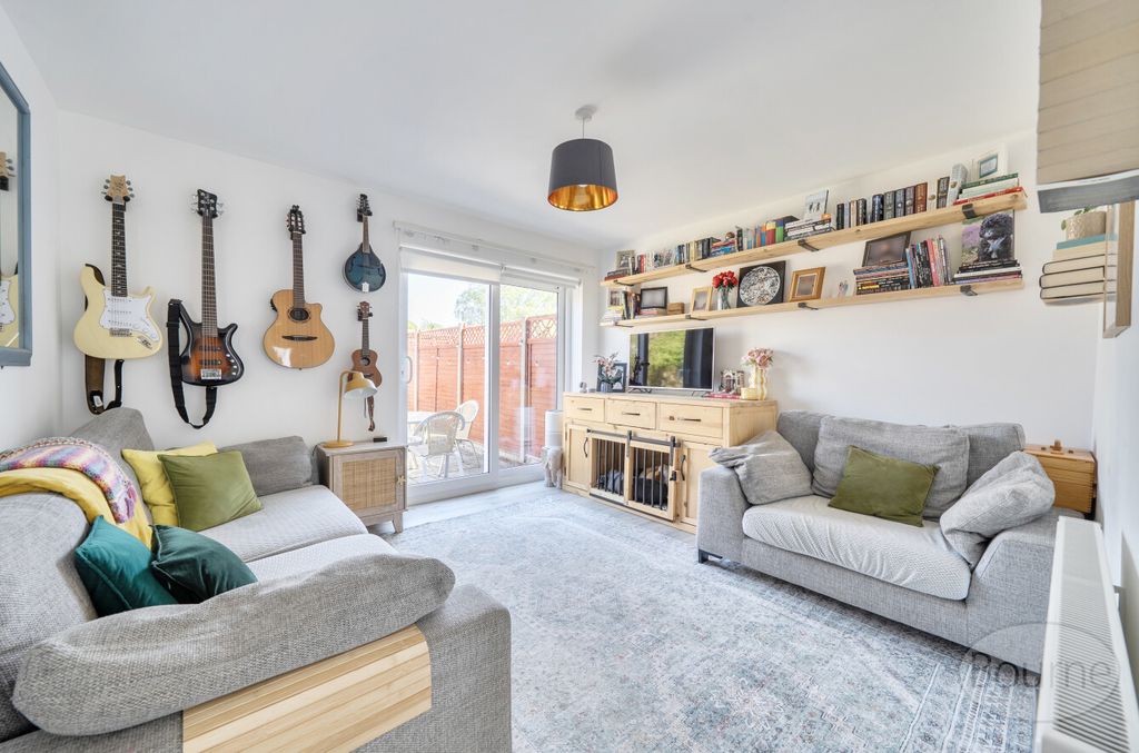 Property photo 2 of 19 c2A43976-0034-4A7...