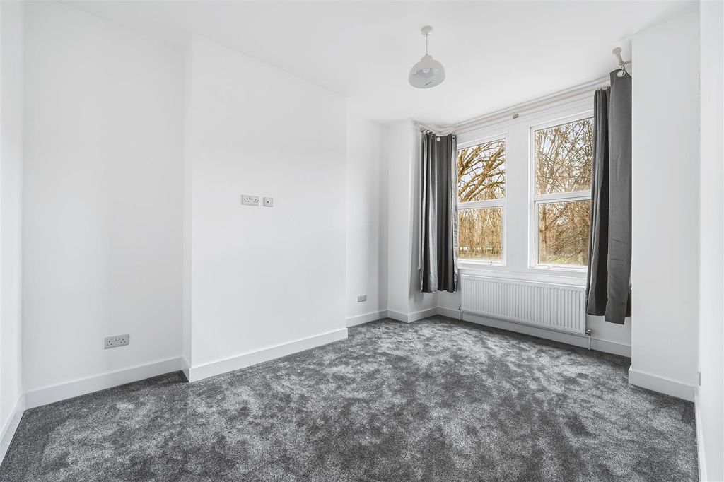 Property photo 1 of 12 73A Southfield Road-9.Jpg