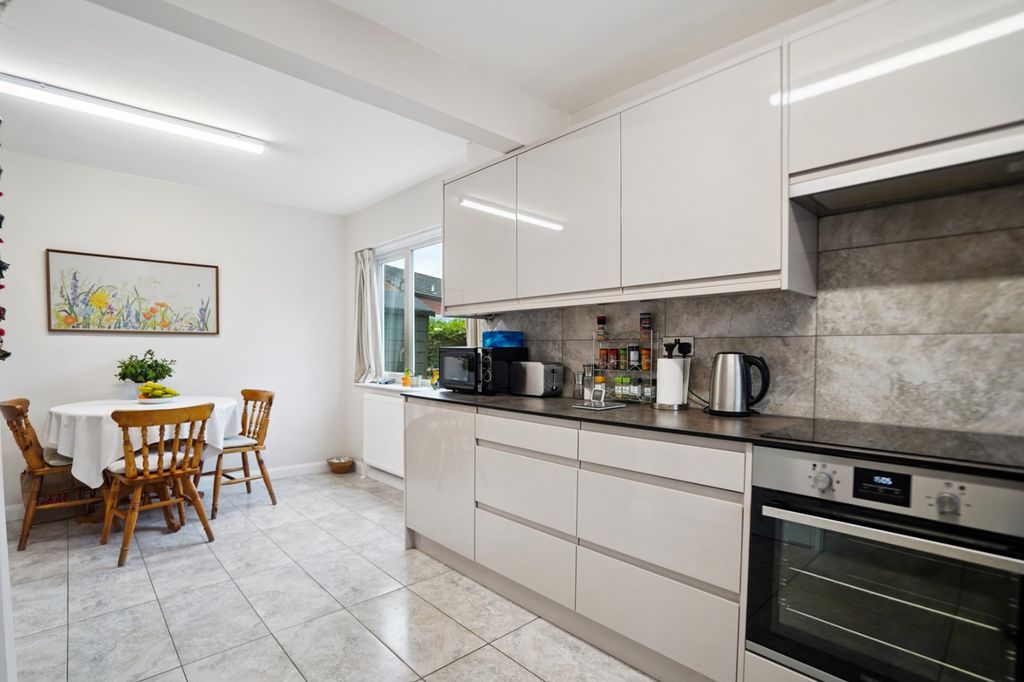 Property photo 3 of 21 Kitchen