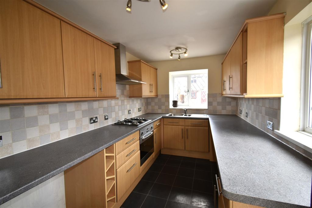 Property photo 2 of 11 Kitchen