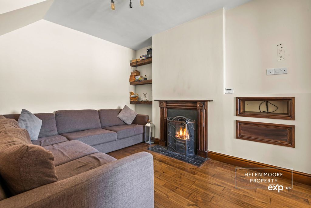 Property photo 2 of 11