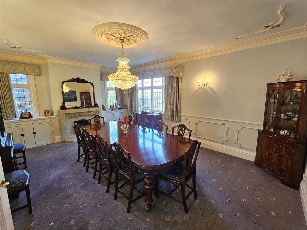 Property photo 3 of 37 Dining Room.Jpg
