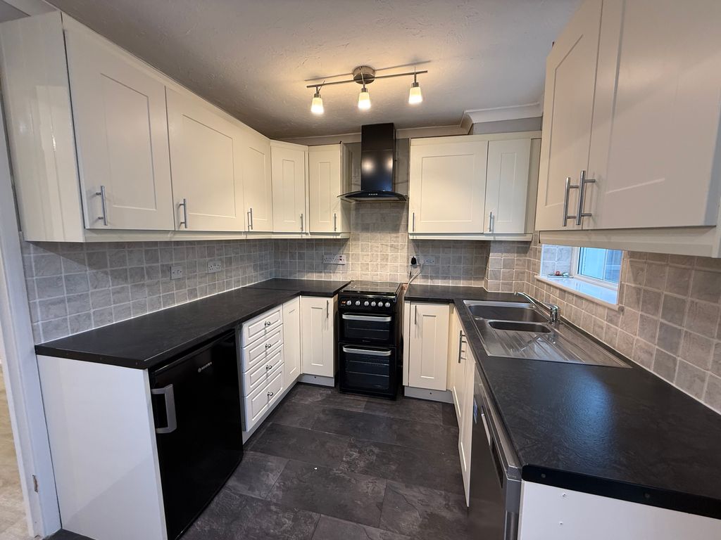 Property photo 2 of 9 Kitchen