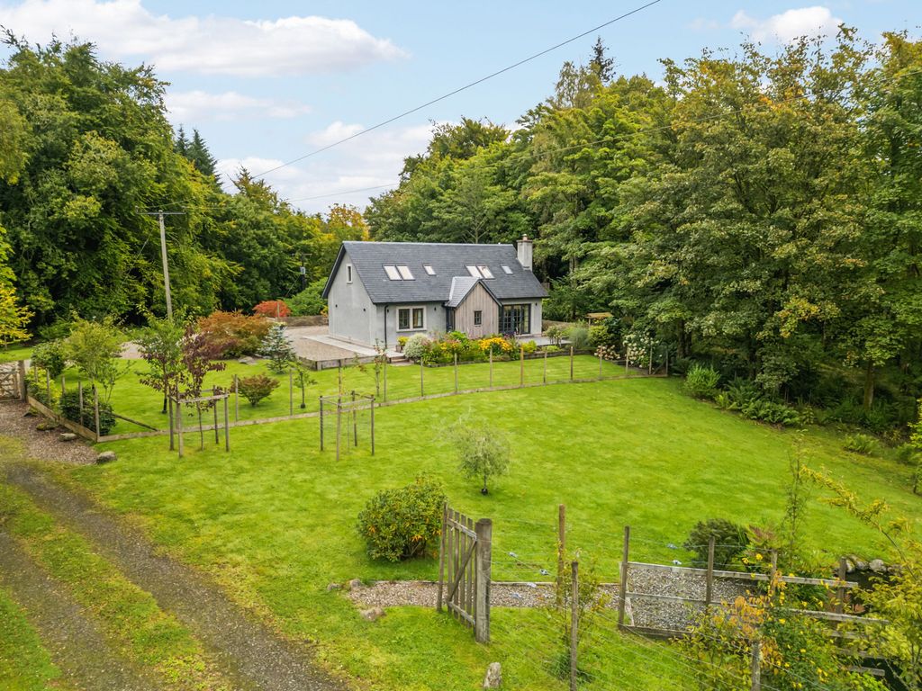 Property photo 3 of 27