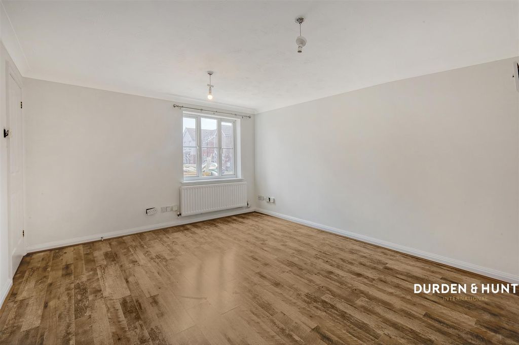 Property photo 2 of 19 Petronius Way
