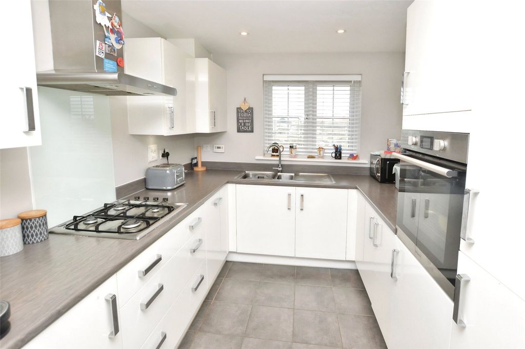 Property photo 3 of 10 3 - Picture No. 09