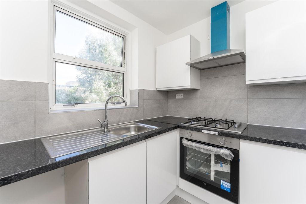 Property photo 2 of 9 Helliwell&Co