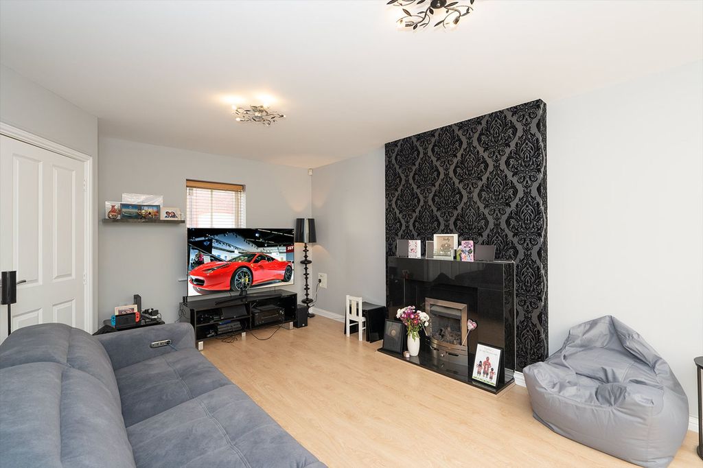 Property photo 2 of 23