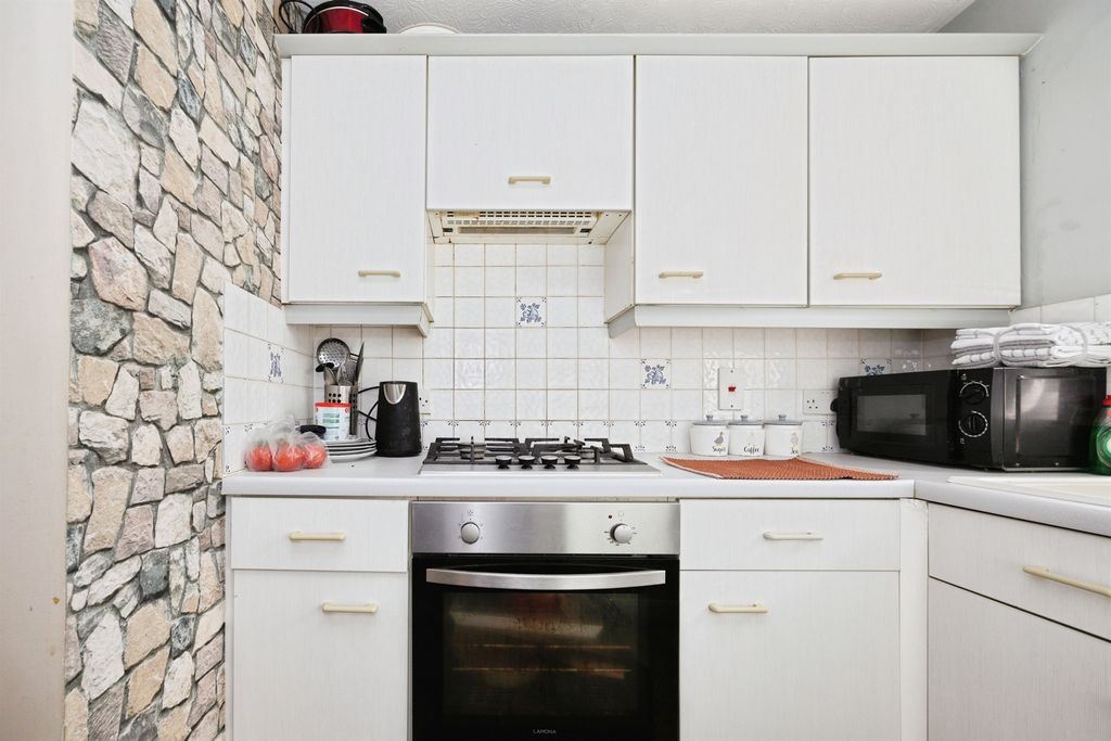 Property photo 3 of 13