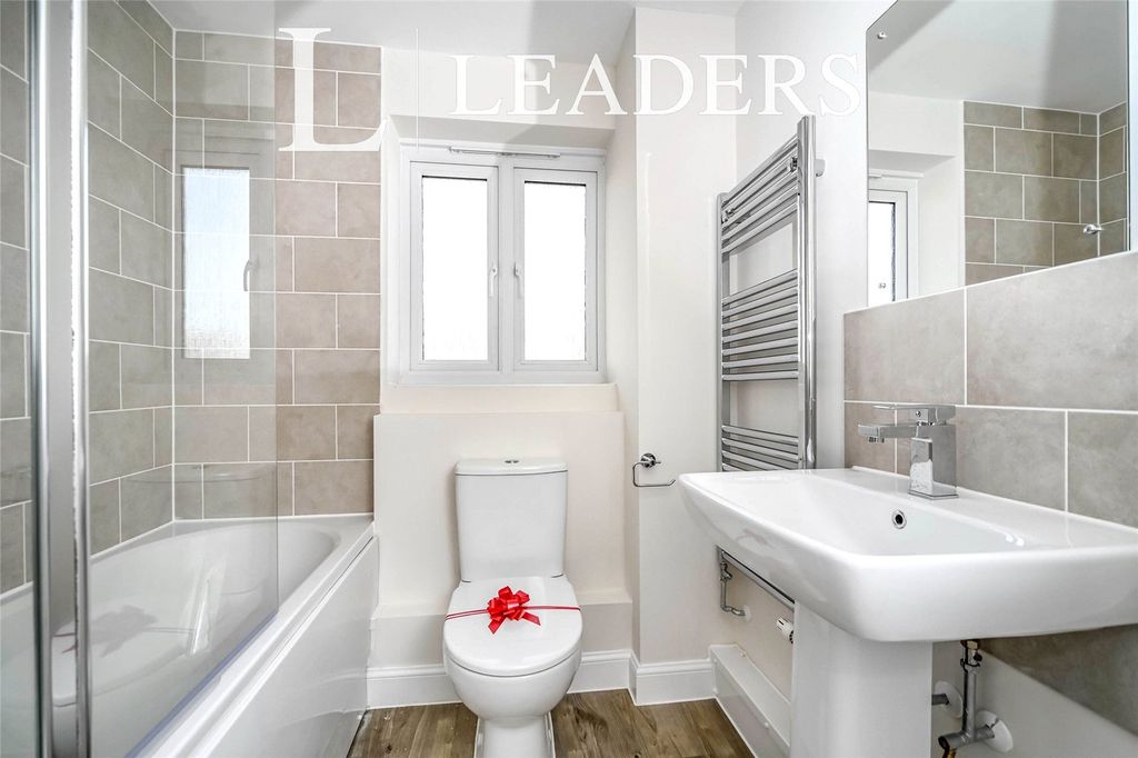 Property photo 3 of 7 91 Southern Cross (9
