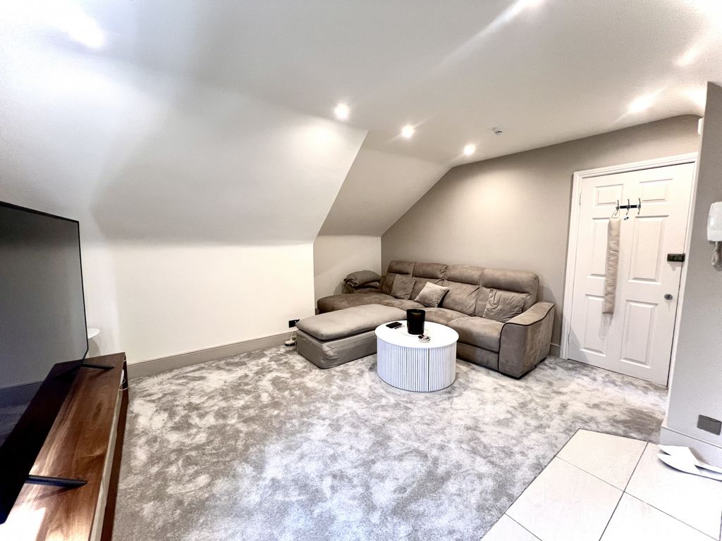 Property photo 3 of 19 Reception