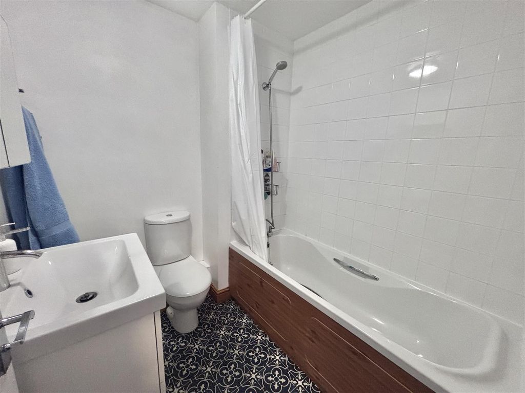 Additional image 9 of 3 bed town house for saleAusten Close, Par PL24