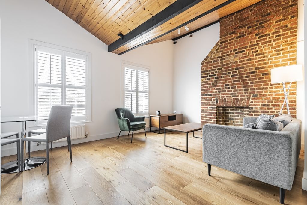 Property photo 1 of 7 684676 (1)