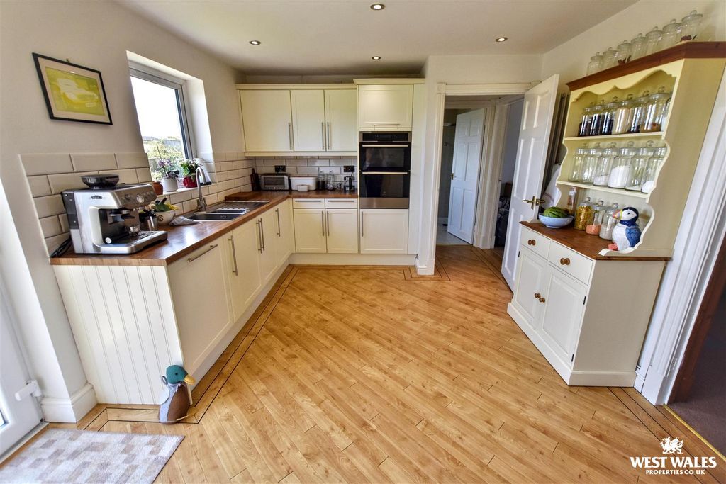Property photo 3 of 21 9 (28).Jpg