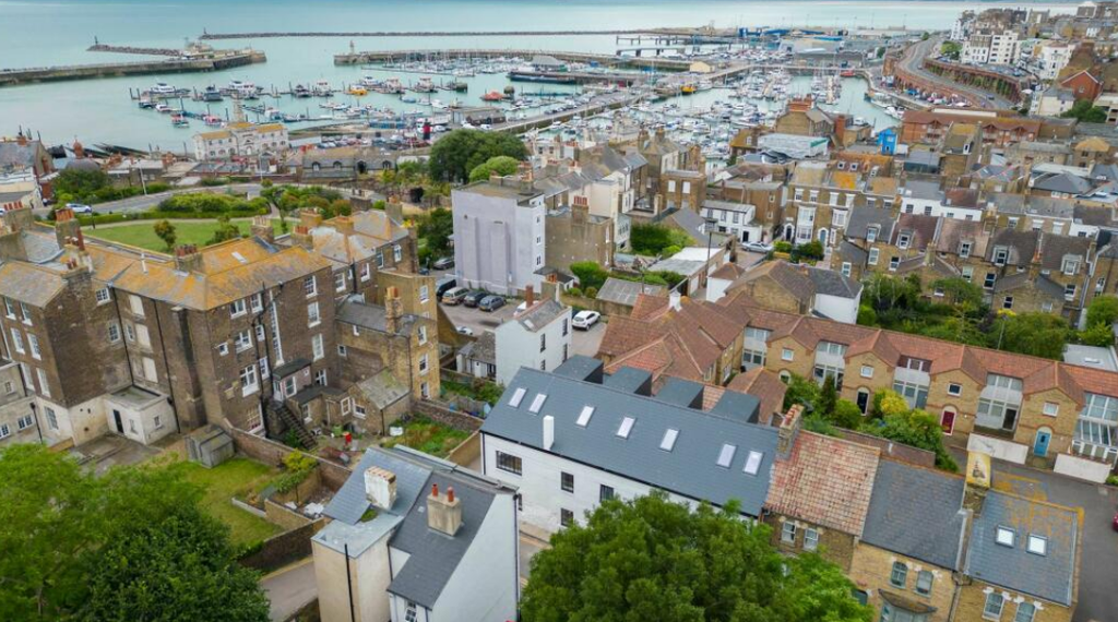 Property photo 2 of 7