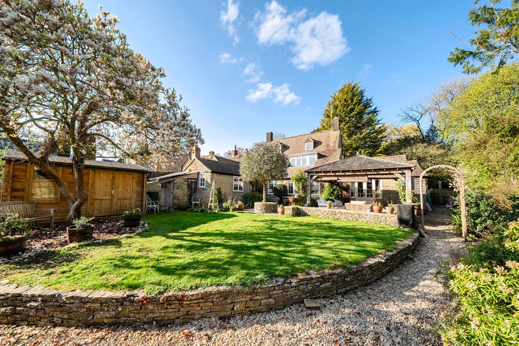 Property photo 2 of 20