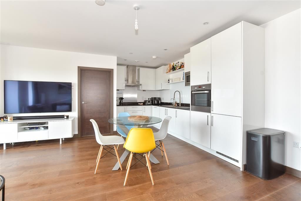 Property photo 2 of 10 Lounge/Kitchen