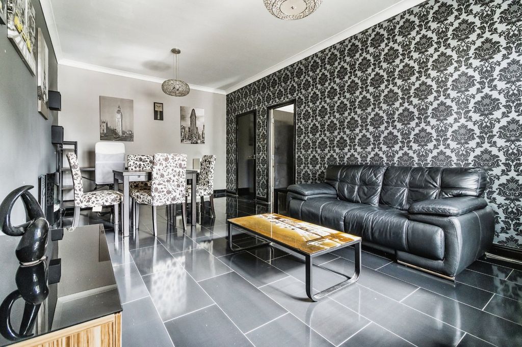 Property photo 2 of 8 Picture No. 27